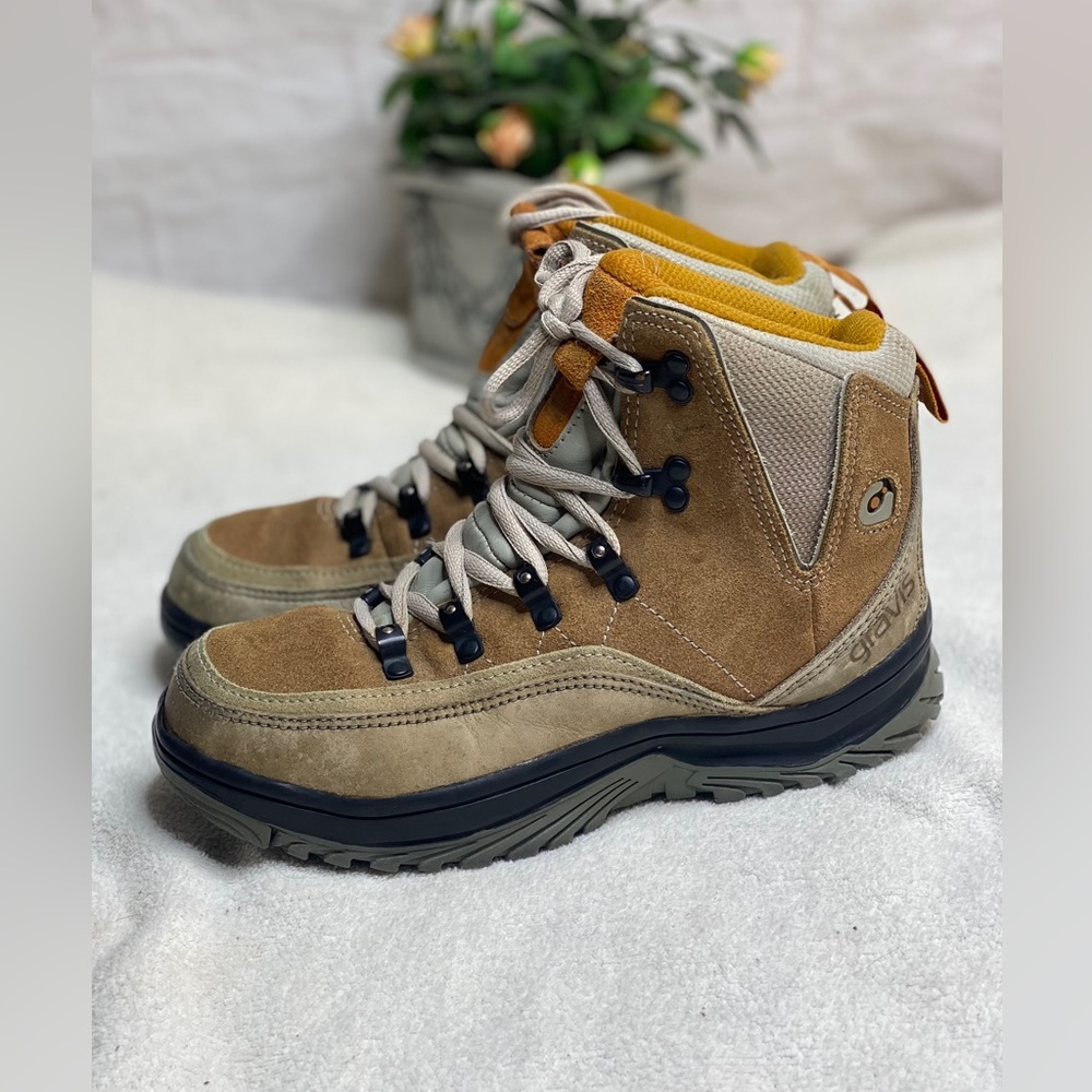Gravis Dune Total grey leather woman boots  size 6.5
